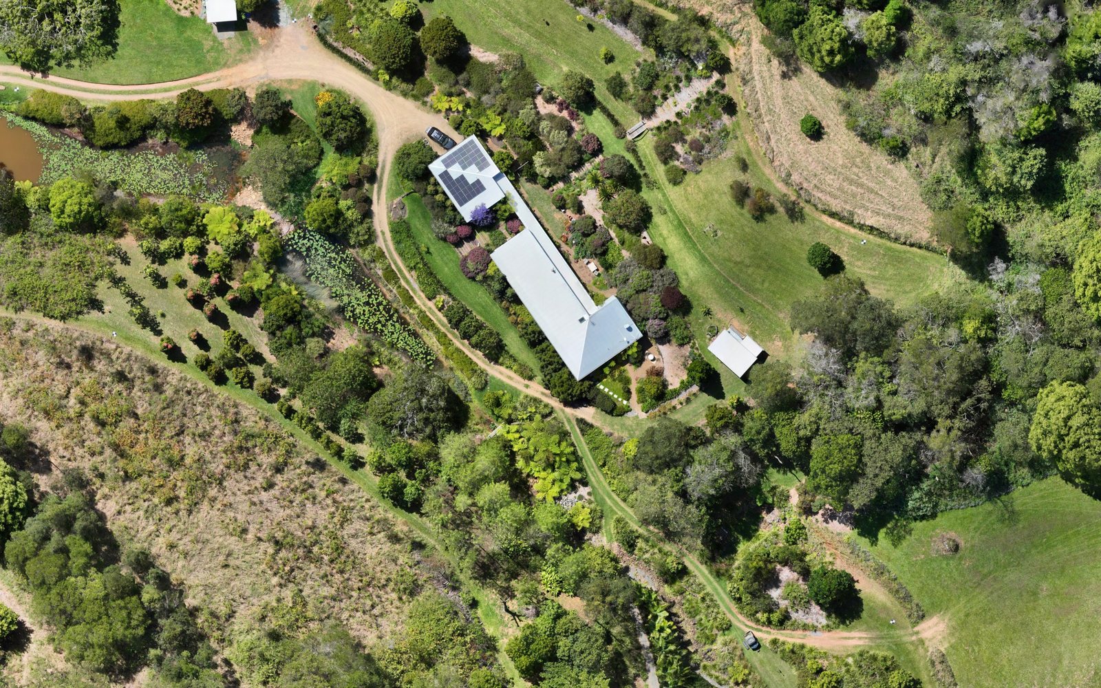 Orthophoto of a hinterland property with a house, dams and gardens